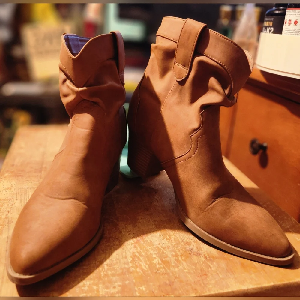 Time and True Women's Western Slouch Ankle Boots size 8 - Picture 3 of 9